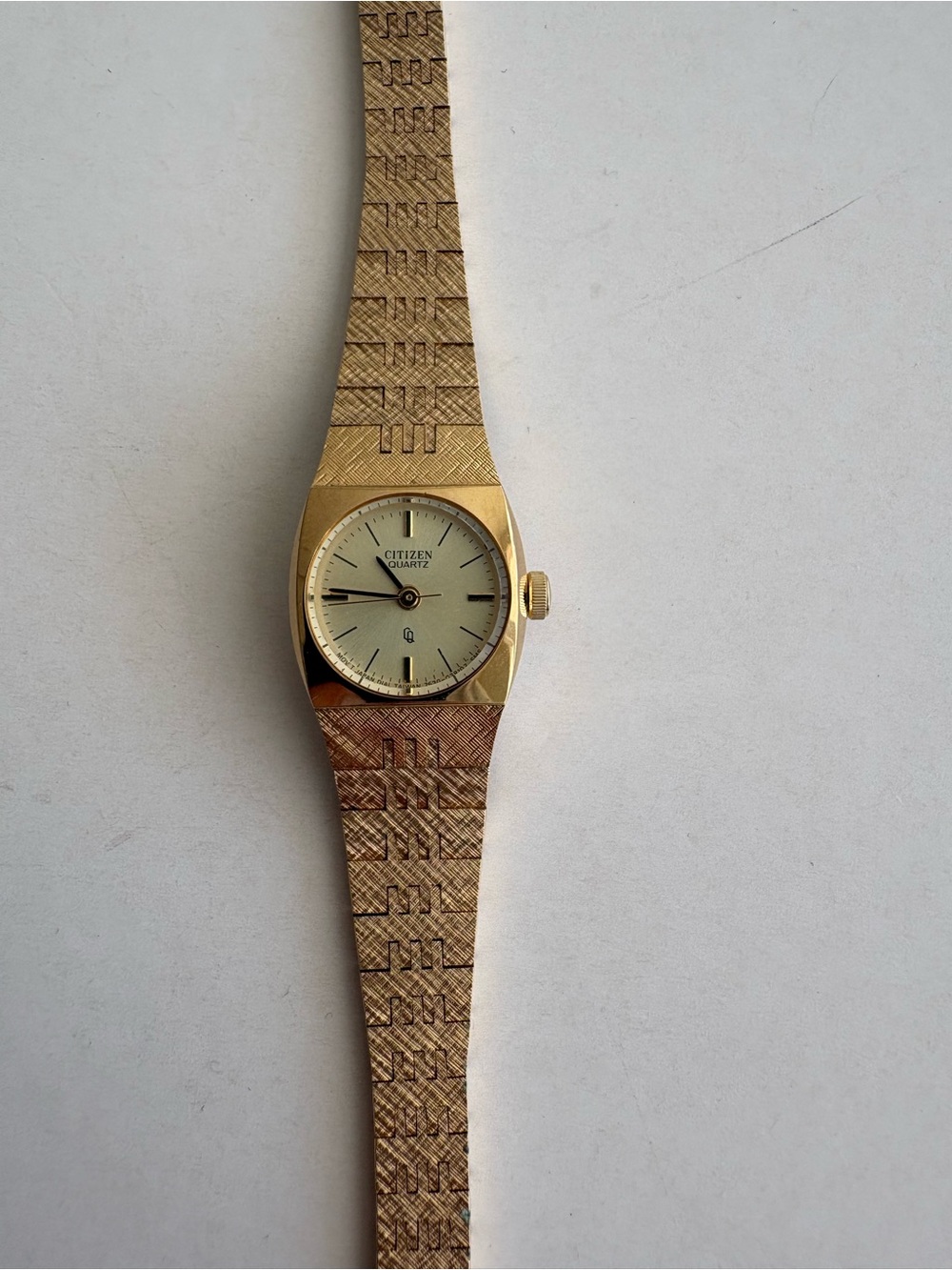 Vintage Citizen Gold-Tone Textured Bracelet Watch with Small Champagne Dial